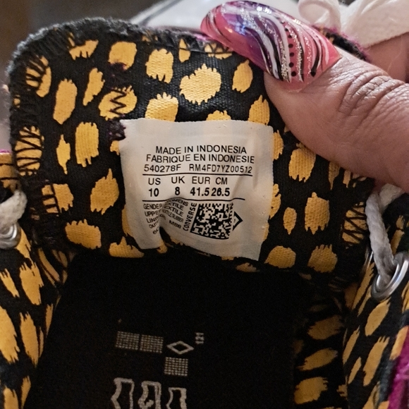 Converse - Picture 3 of 4